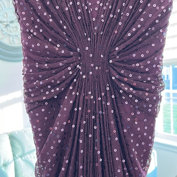 Magnificent Tadashi ruched  and sequins evening gown - Picture 4 of 16